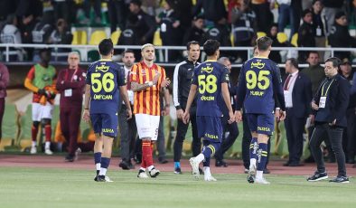 Fenerbahçe, Süper Kupa maçında sahadan çekildi: Şampiyon Galatasaray!