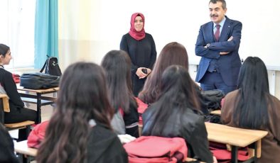 Maarif müfredatı bahane AKP propagandası şahane