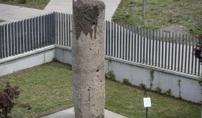 Tarihe ışık tutan altı tonluk dikili taş müzede sergileniyor