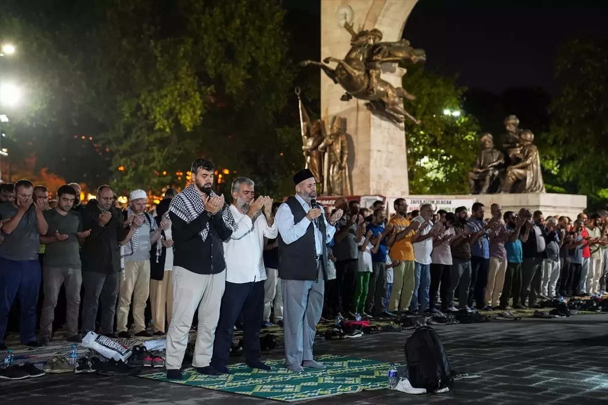 Gazze için Dua Etmek İçin Bir Araya Geldiler