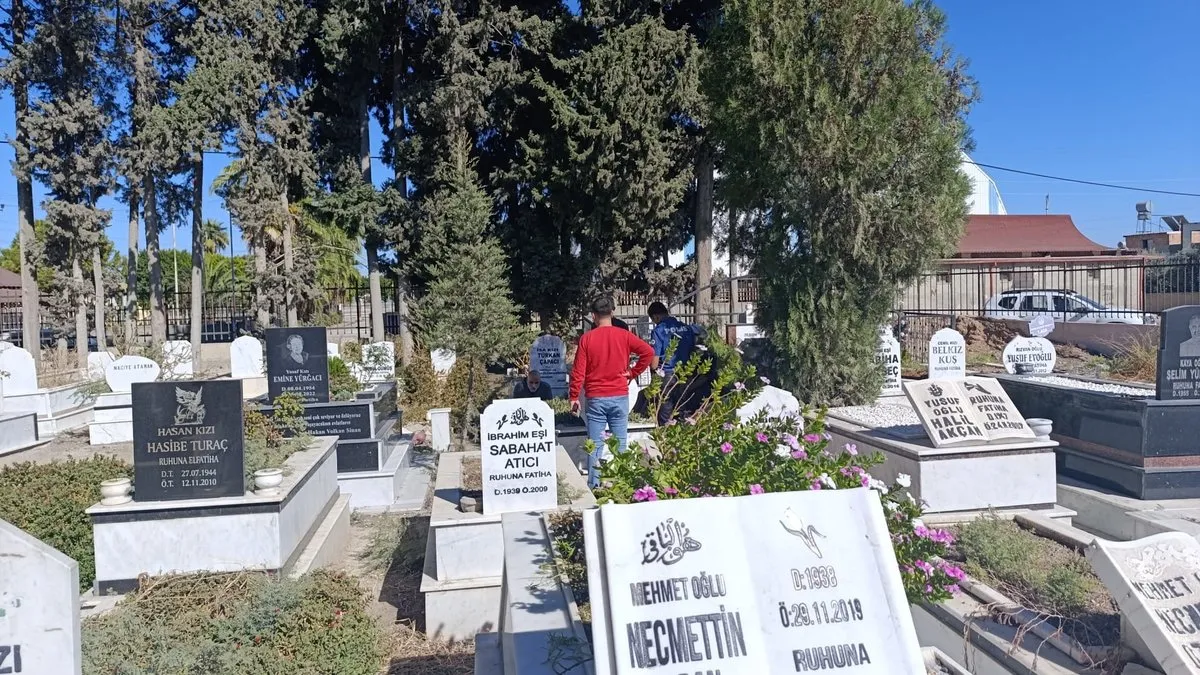 Tarsus’ta Mezarlık ziyaretine giden şahıs kabir yanında öldü