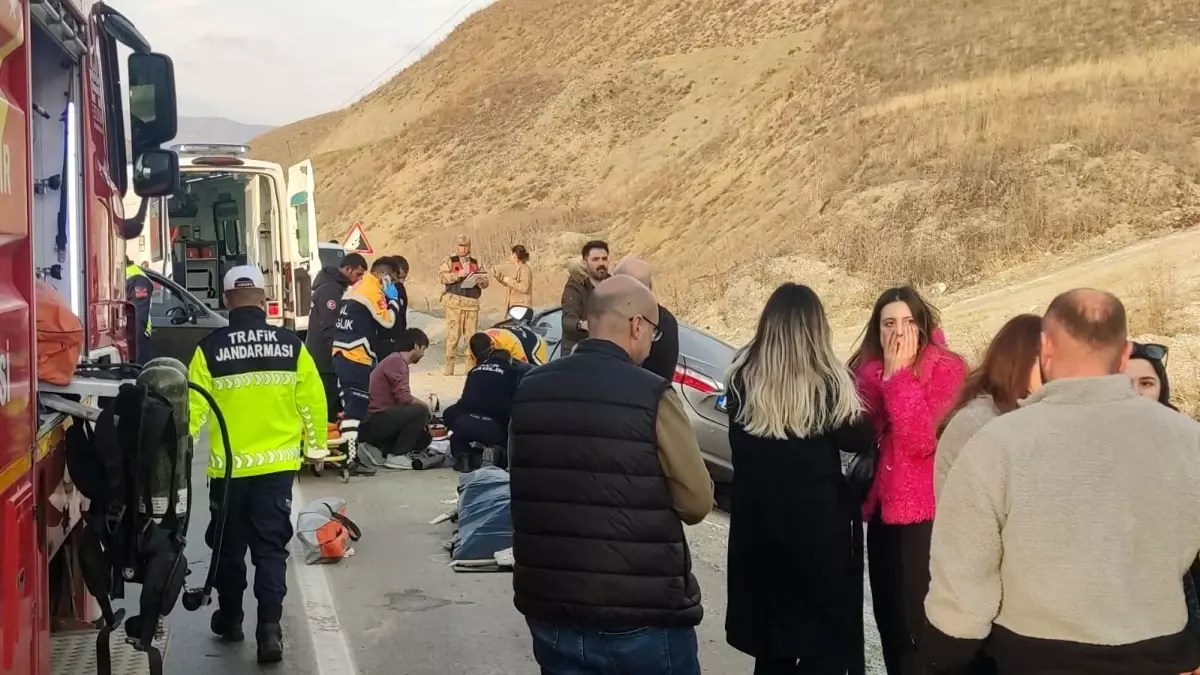 Aşkale’de Trafik Kazası: 2 Ölü, 3 Yaralı