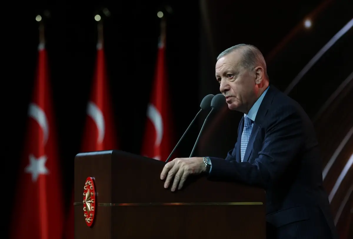 Erdoğan: ‘K-pop’u çok iyi bilen ama sanat yıldızlarımıza aşina olmayan gençlerimizi gördükçe endişeleniyoruz