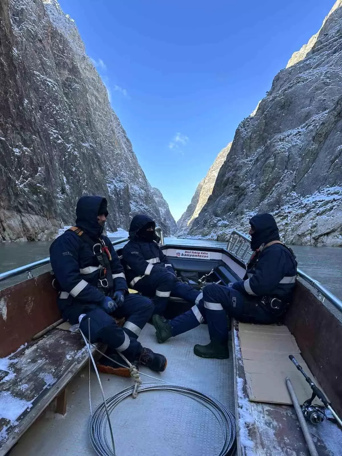 Kayıp Elektrik Ekibi Tekneyle Kurtarıldı