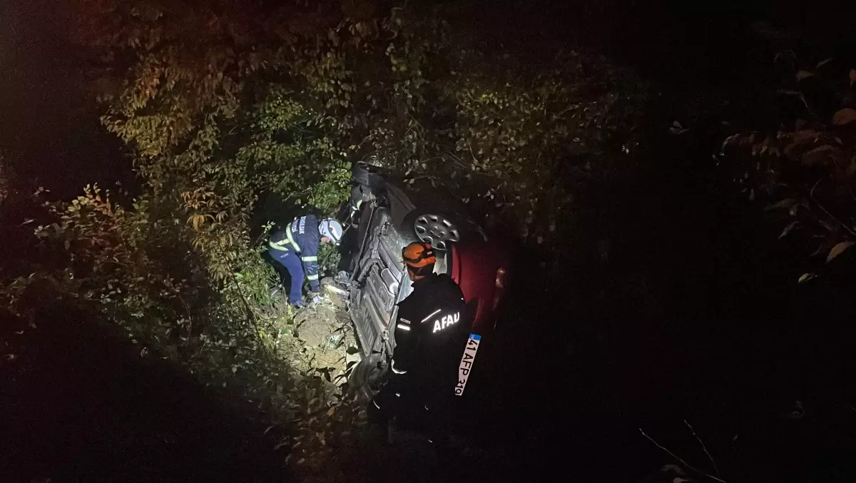 Zonguldak’ta Yağış Nedeniyle Otomobil Su Kanalına Devrildi, 4 Yaralı